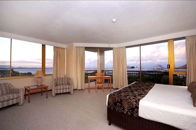 Deluxe Room-cairns/PacificInternationalHotel9.jpg